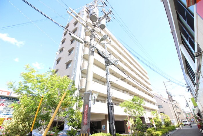 ふぁみーゆ服部天神の物件外観写真