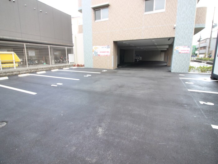 ふぁみーゆ服部天神の物件外観写真