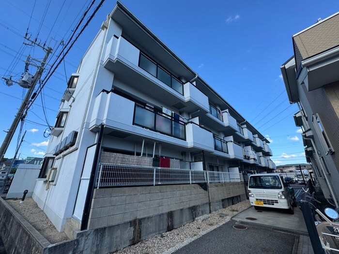 ファミ－ル安倉の物件外観写真