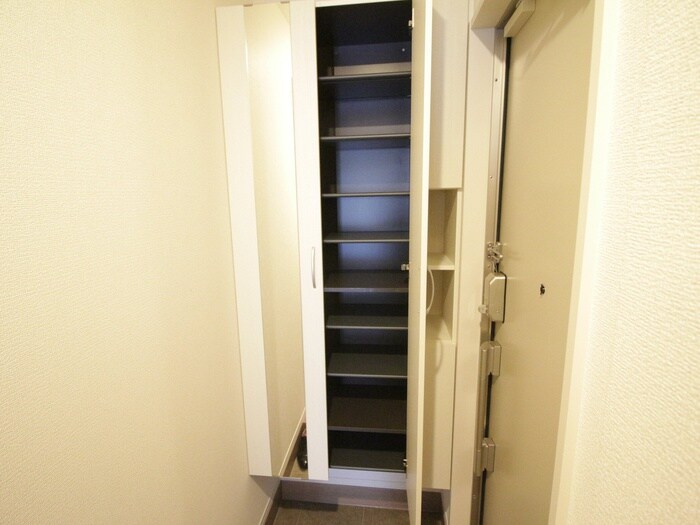 LAUREUS KUGA (ローレウス陸)の物件内観写真