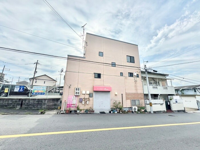 シャンロ－ズ東香里２の物件外観写真