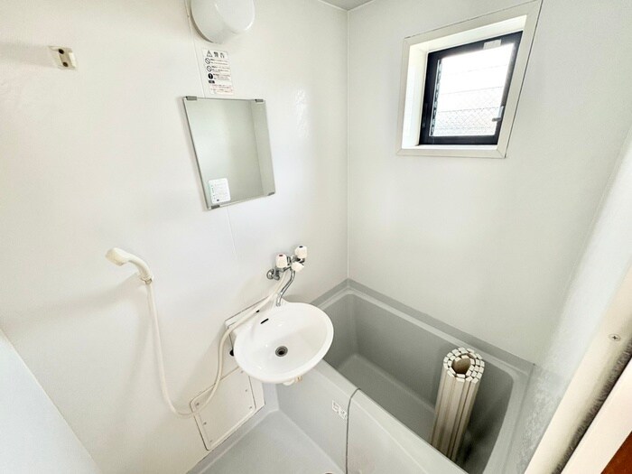 シャンロ－ズ東香里２の物件内観写真