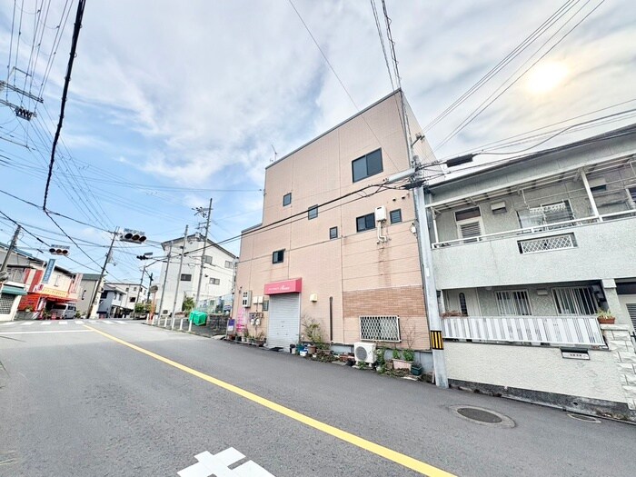 シャンロ－ズ東香里２の物件外観写真