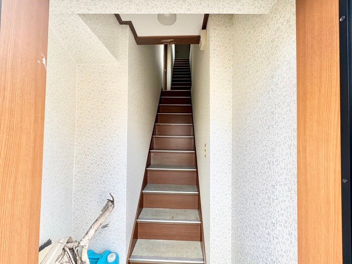 シャンロ－ズ東香里２の物件外観写真