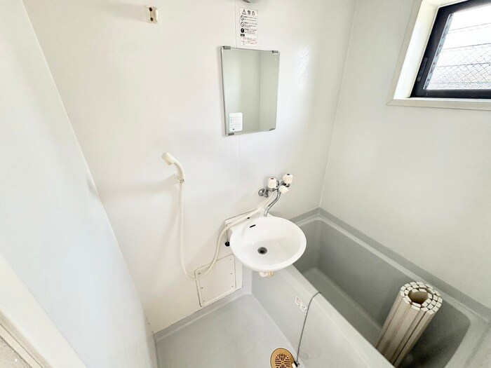 シャンロ－ズ東香里２の物件内観写真