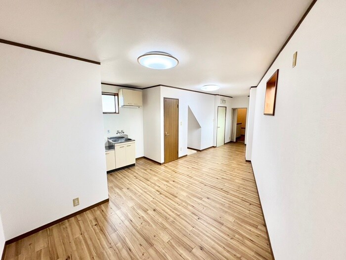 シャンロ－ズ東香里２の物件内観写真