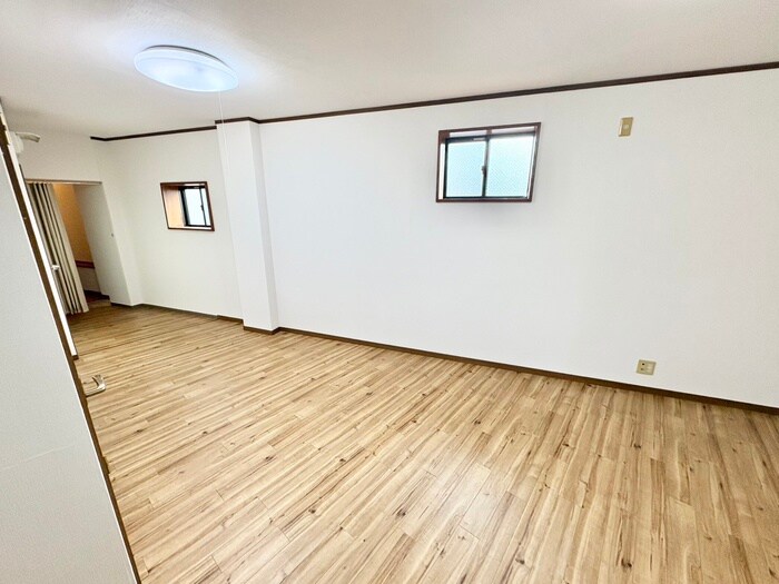 シャンロ－ズ東香里２の物件内観写真