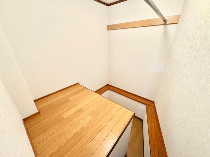 シャンロ－ズ東香里２の物件内観写真