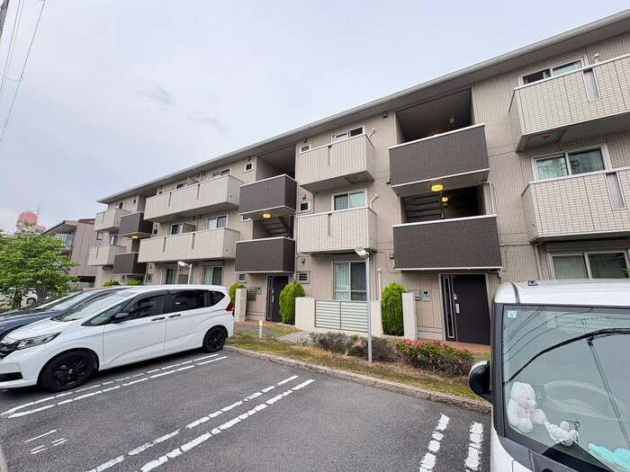 ファミリア金剛の物件外観写真