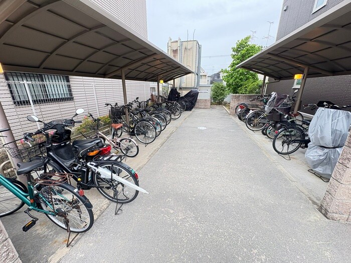 ファミリア金剛の物件外観写真