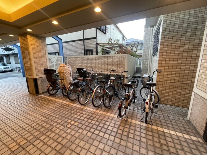 アジュール上野西の物件外観写真