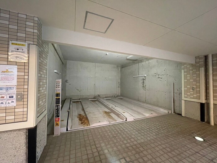 アジュール上野西の物件外観写真