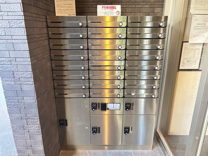 グリ－ンパ－ク西院の物件外観写真