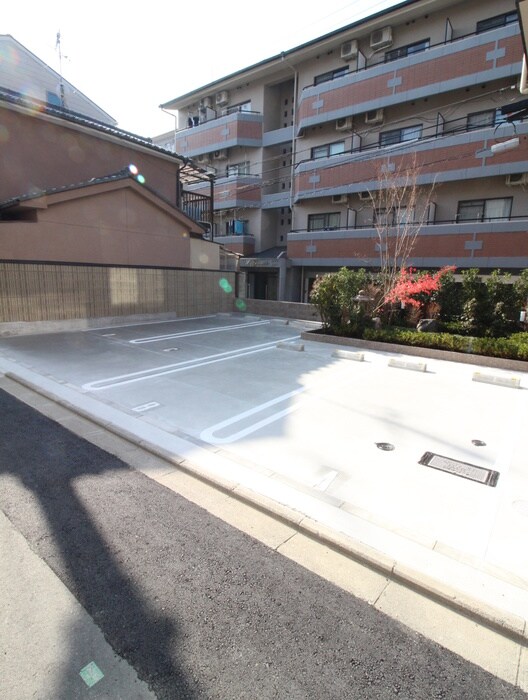 グリ－ンパ－ク西院の物件外観写真