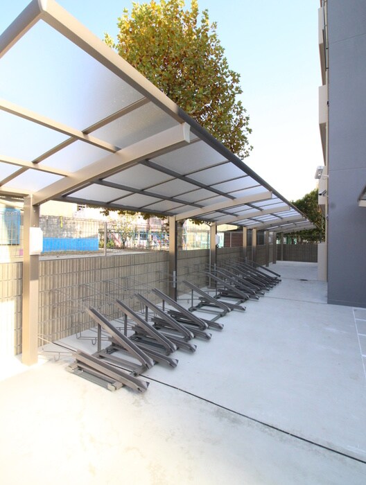 グリ－ンパ－ク西院の物件外観写真