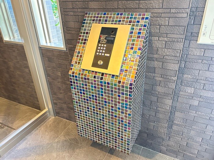 グリ－ンパ－ク西院の物件外観写真