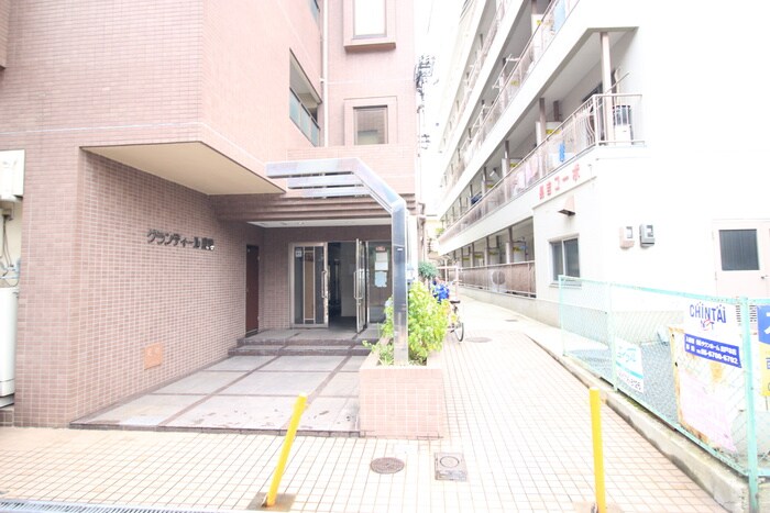 グランディール鹿島の物件外観写真