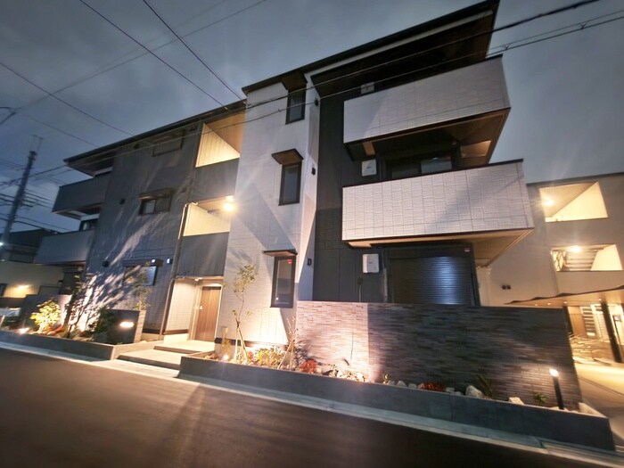 Armojour A棟の物件外観写真