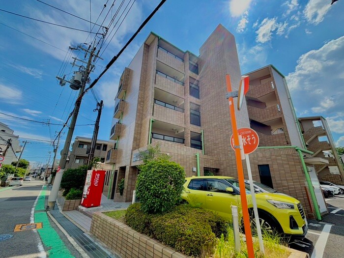 レフィナ－ドの物件外観写真