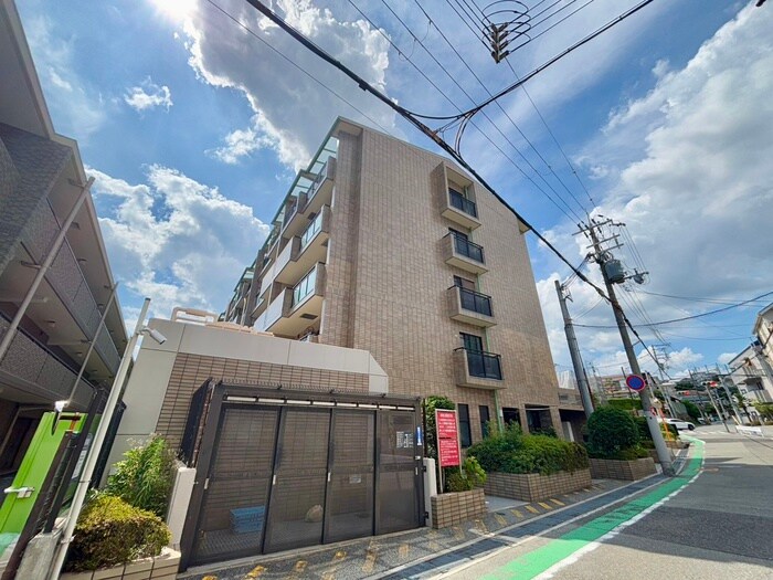 レフィナ－ドの物件外観写真