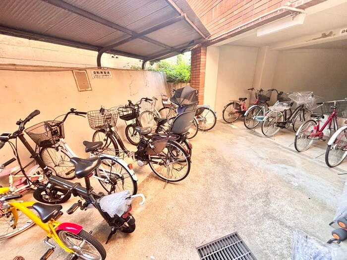 グランデ東香里の物件外観写真