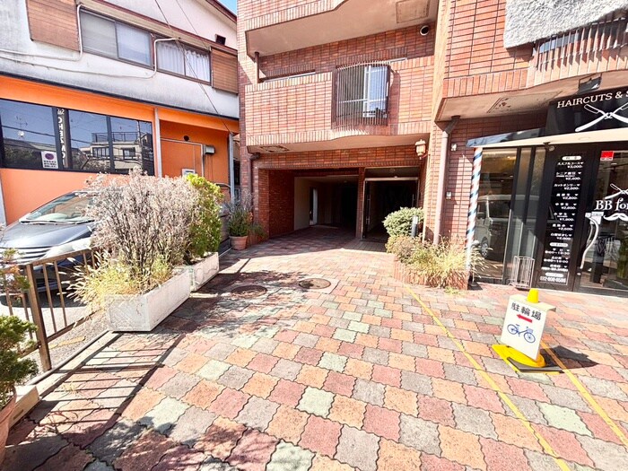 グランデ東香里の物件外観写真