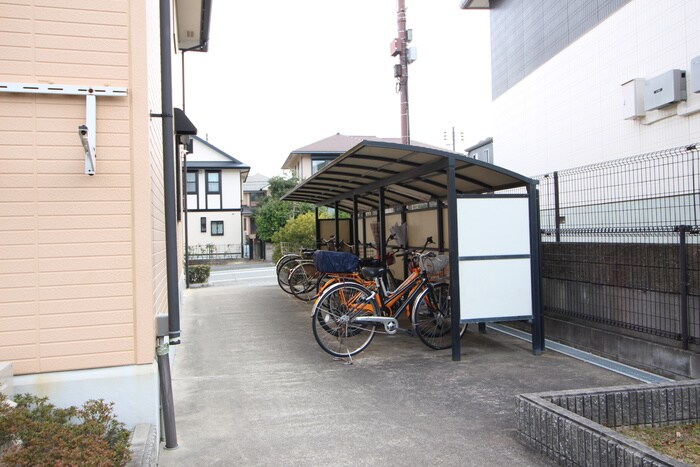 グリ－ンパ－クニレの木の物件外観写真