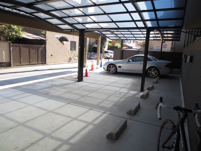 京洛マンションの物件外観写真