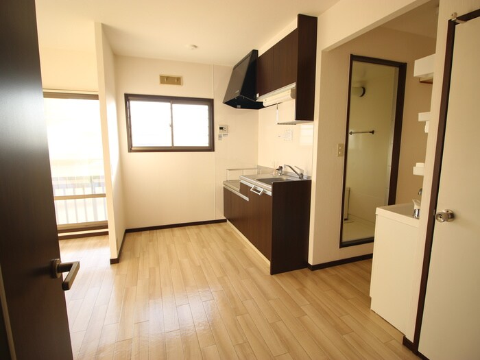 アーバン堂の前の物件内観写真