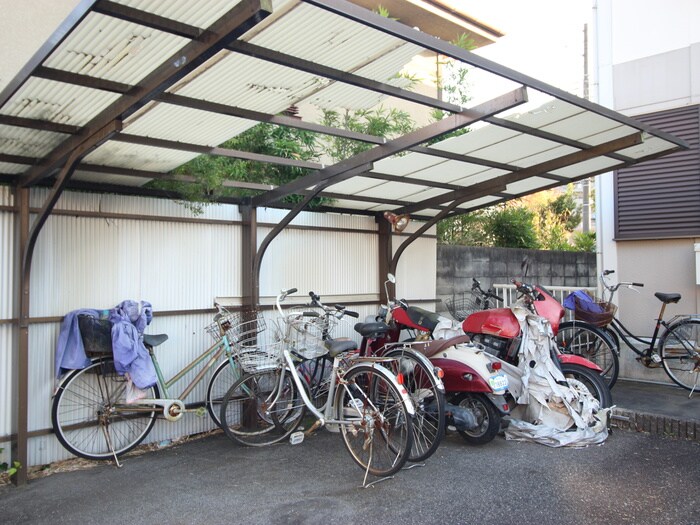 アーバン堂の前の物件外観写真