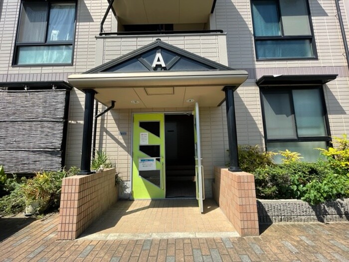 Ｍクレ－ル　Ａ棟の物件外観写真