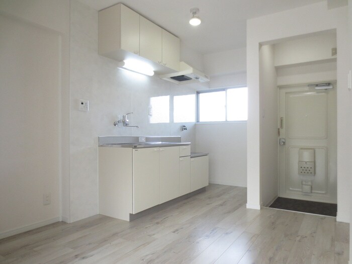 松林マンションの物件内観写真