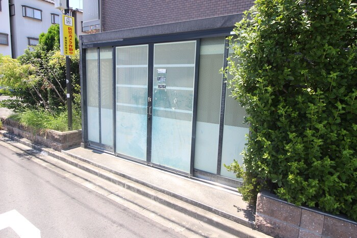 イ－ストフラワ－壱番館の物件外観写真