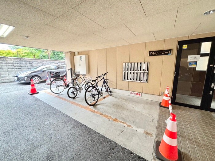 アルビ－コ－トの物件外観写真