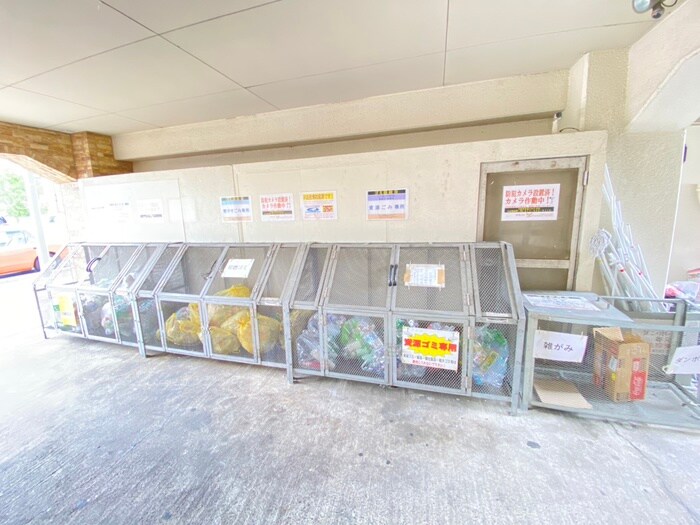 ロイヤルコ－ポの物件外観写真