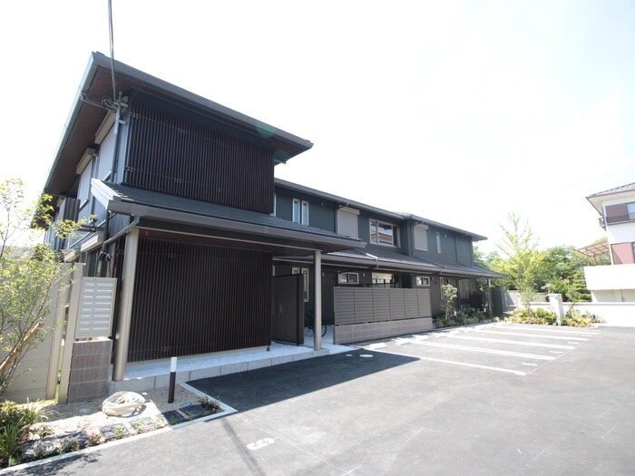 シャーメゾン岩倉南の物件外観写真