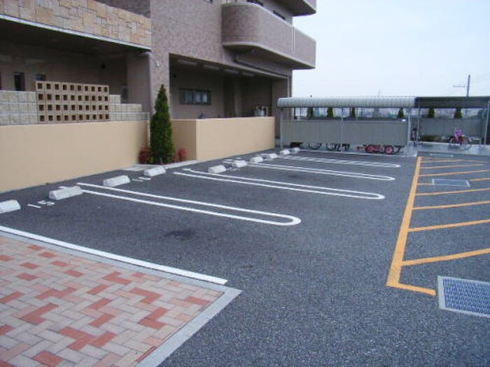 グレイスコ－トの物件外観写真