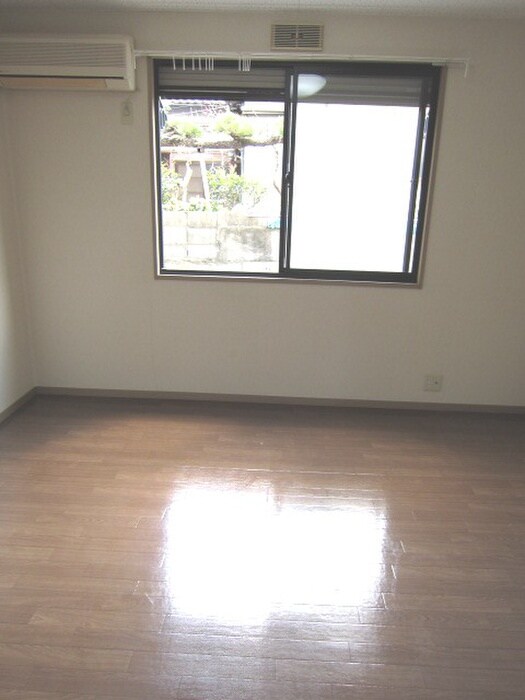 RHYTHM新石切B棟の物件内観写真