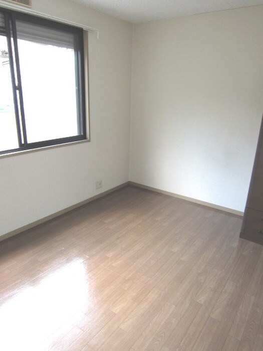 RHYTHM新石切B棟の物件内観写真