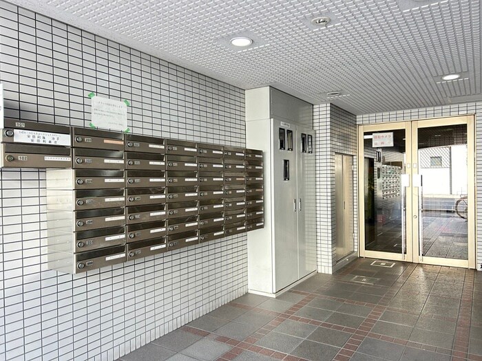 エル・アブラリの物件外観写真