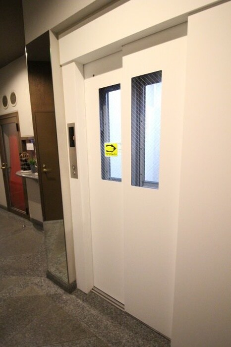 シャトレナカイ三条の物件外観写真