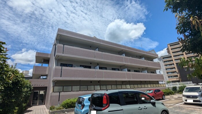 エクウス箕面の物件外観写真