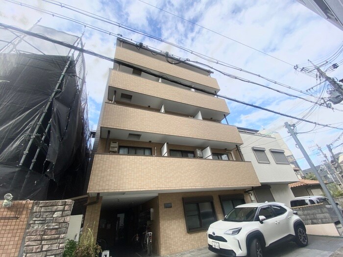 フラット鳴尾の物件外観写真