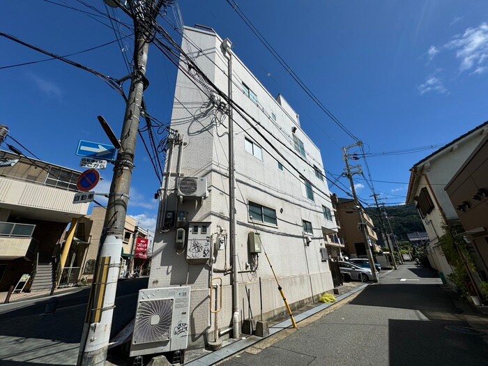 本町ビルの物件外観写真