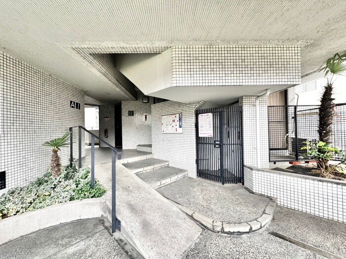 ｻﾝﾗｲｽﾞﾏﾝｼｮﾝﾄﾞﾑｽ諏訪森(401)の物件外観写真