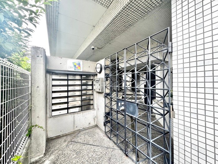 ｻﾝﾗｲｽﾞﾏﾝｼｮﾝﾄﾞﾑｽ諏訪森(401)の物件外観写真