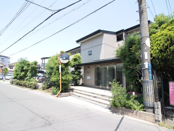 コウジィーコート忍ケ丘の物件外観写真