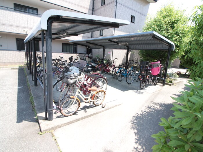 コウジィーコート忍ケ丘の物件外観写真