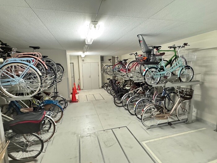 ﾗｲｵﾝｽﾞ四条烏丸ｾﾝﾄﾏｰｸｽ(302)の物件外観写真