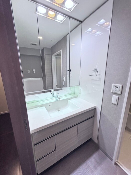 ﾗｲｵﾝｽﾞ四条烏丸ｾﾝﾄﾏｰｸｽ(302)の物件内観写真